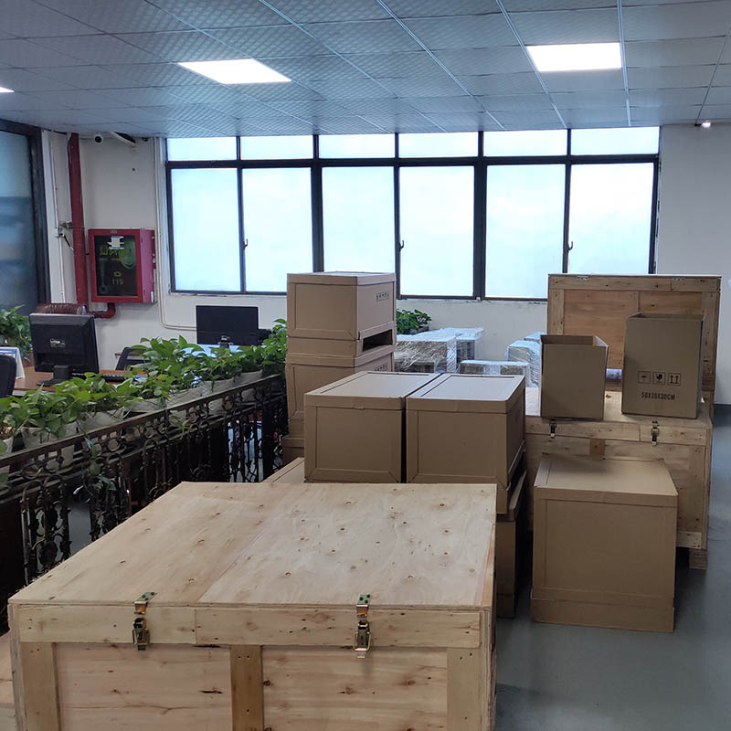 ファーイーストエクセレントテクノロジーは、ヨーロッパでの夏休みの前に顧客が商品を受け取ることができるように、整然と出荷されます。